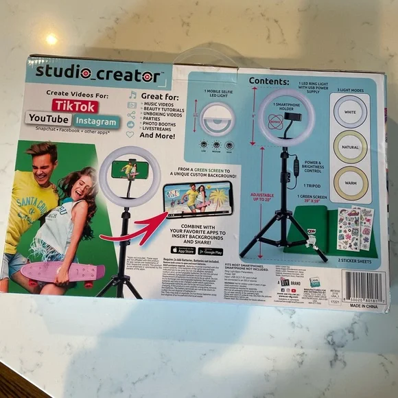 Studio Creator Video Creator Kit Light with Green Screen and Phone Mount Tripod. - Picture 3 of 7